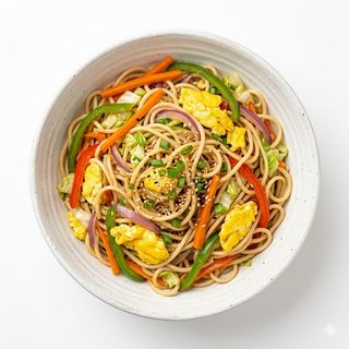 Tallarines De La Casa Con Verduras Y Huevo
