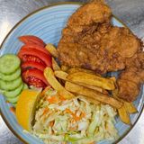 Пилешки шницел с гарнитура