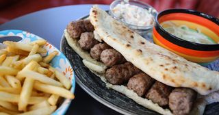 Ćevapi 0,25kg i pomfrit