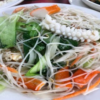 Tallarines Ó Fideos salteados Con Marisco