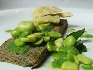 Fave, pane e insalata