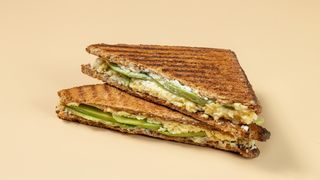 Avocado Toast with Scambled egg & Mozzarella - 537 Kcal