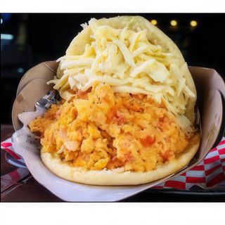 Arepa de Perico con queso venezolano