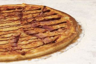 Pizza classica pancetta e salsa