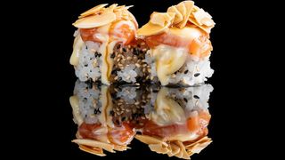 Uramaki Salmón Mandorl (4 Piezas)