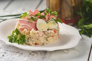 Оливье с докторской колбасой (250г)