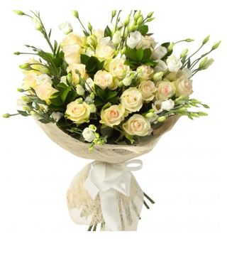 F_017 Buket od ruža trosica i liziantusa