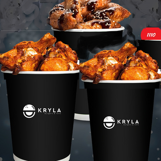 Три відерця курячих крилець 