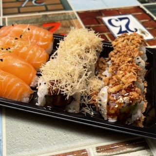 SUSHI COMBO F 12U寿司套餐F