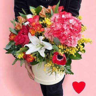 Cutia cu flori colorate