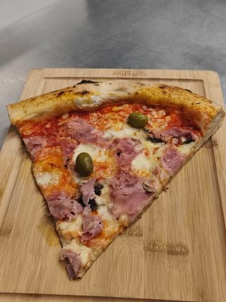 Pizza Capricciosa komad