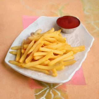 Картопля фрі з томатним соусом (200г)