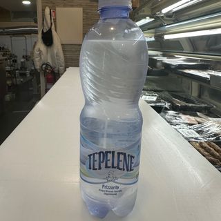 Acqua frizzante piccola