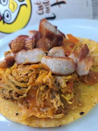 Arepa Con Carne, Pollo Y Chicharrón