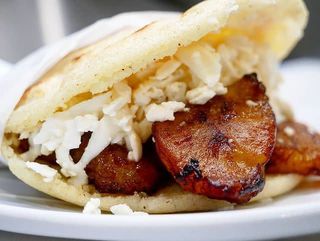 Arepa de Tajada con Queso Blanco