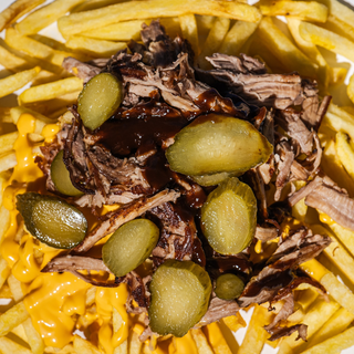 Пържени картофи с дърпано свинско (300 гр.)