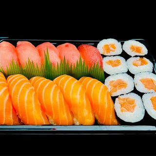 Box 5 sushi Salmão e Atum (16 Peças)