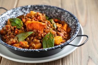 Ragu de linte cu legume și cartofi dulci