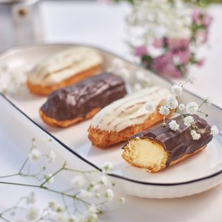 ეკლერი  (შავი მინანქრით) 