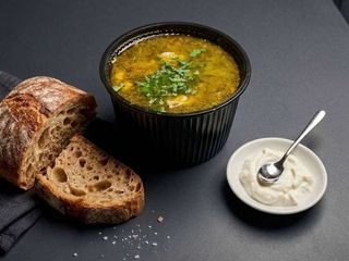 Зелений борщ з куркою