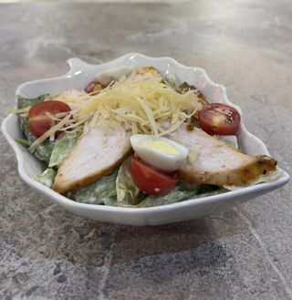 Цезарь с курицей (250г)
