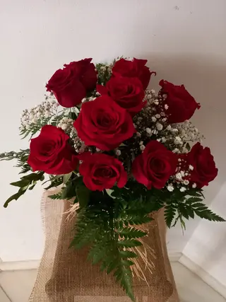 Miss 12 Roses