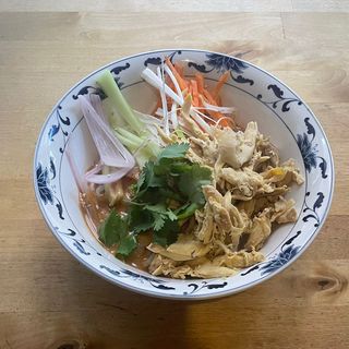 Pollo Con Sésamo Y Fideos De Arroz