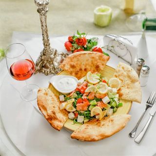 Salata cu somon si foccacia