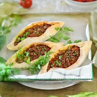 بيتزا البيتا على الطريق التركية (توركيش بيتزا)  بالكفتة