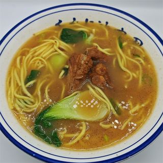 27. Zuppa di spaghetti con costine di maiale 排骨汤面