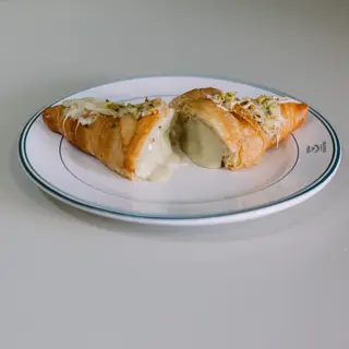 Croissant Relleno De Crema De Pistacho Artesanal
