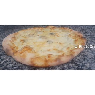 42. Pizza ai formaggi