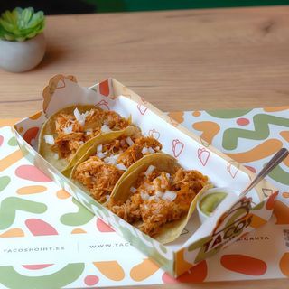 Trío De Tacos De Tinga De Pollo (3 Uds.)