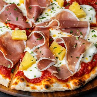 Ananas grigliato ( z szynką i ananasem)