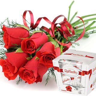 5 червоних троянд