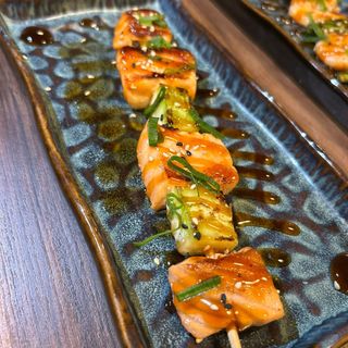 43. Salmon Yakitori (3 Uds.)