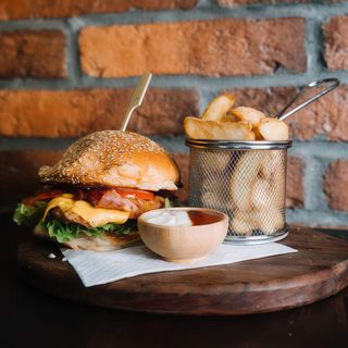 Crispy chicken burger meni