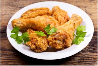 Pollo fritto con verdure grigliate