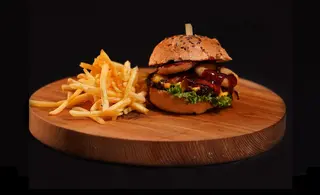 SMOKY BBQ BEEF BURGER