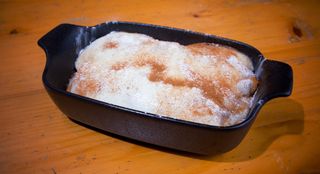 Clatite Cu Brânză De vaci Și Stafide La Cuptor