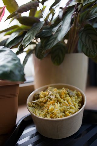 ბრინჯი უზბეკურად ხორცით (ქათმის ან საქ.ხორცით)