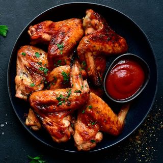 Superbocata de bacon con queso + 6 alitas de pollo barbacoa