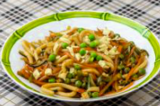 Yaki udon con verdura