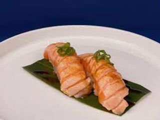 55. Nigiri sake flambé