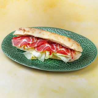 Sendvič sa dimljenim vratom