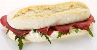 Ciabattina con bresaola, caprino, olio e sale