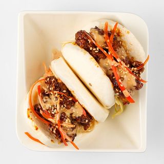 Sticky chicken bao wao
