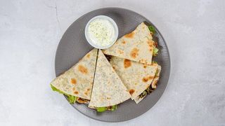 Naleśnikowe quesadillas z kurczakiem (ser żółty, kurczak, kukurydza) 4 szt.