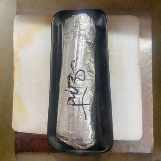 Pizza Turca De Pollo con verdura y salsa