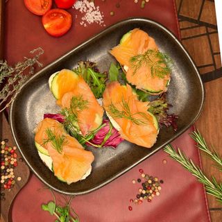 Crostino with smoked salmon